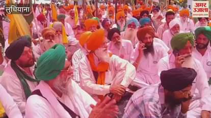 Farmers protest outside DC office in Ludhiana