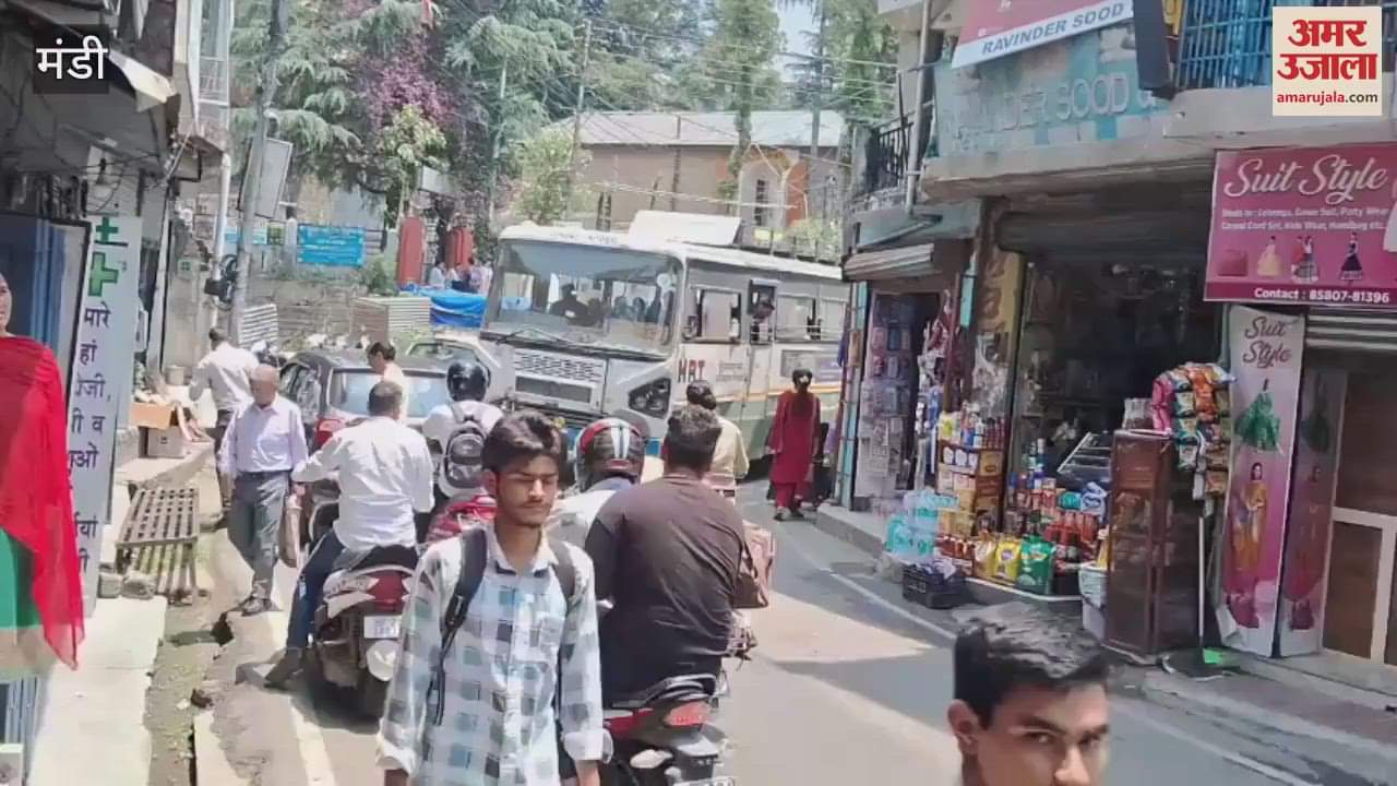 Mandi women traffic police are busy managing traffic on the highway even in the scorching heat