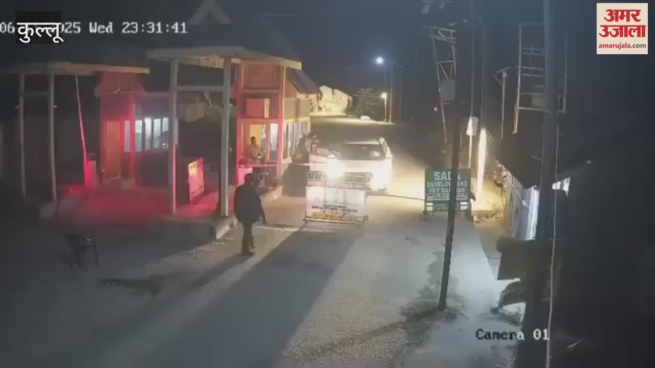 Kullu Tourists create ruckus at Sada barrier in Kasol take out revolver