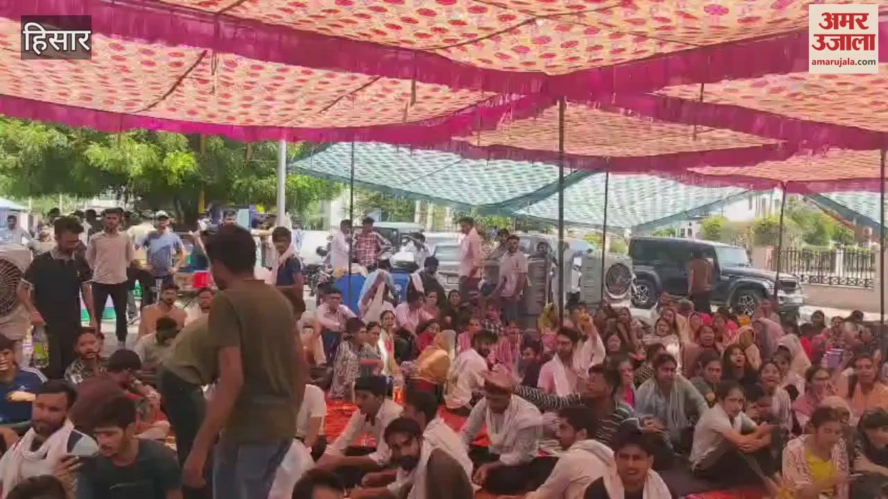 The protest of students continues in Haryana Agricultural University in Hisar