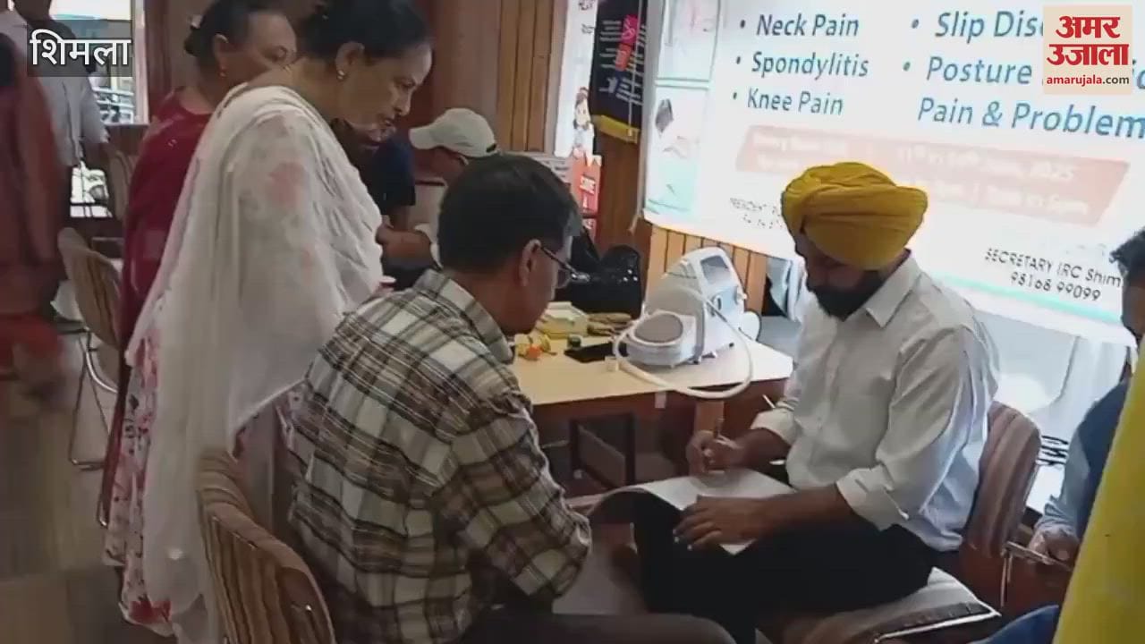 Shimla People got chiropractic and vibration therapy done in the free medical camp