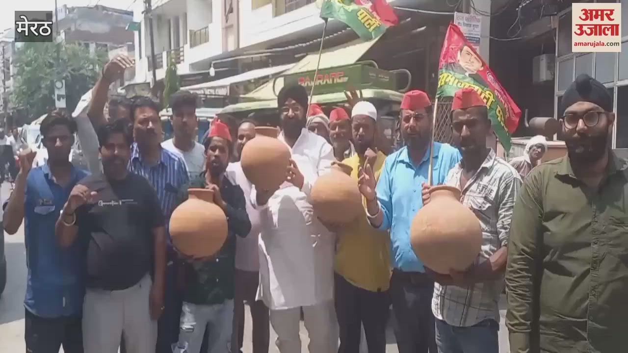 Power crisis protest in Meerut: Sardar Parvinder Singh leads demo with clay pots