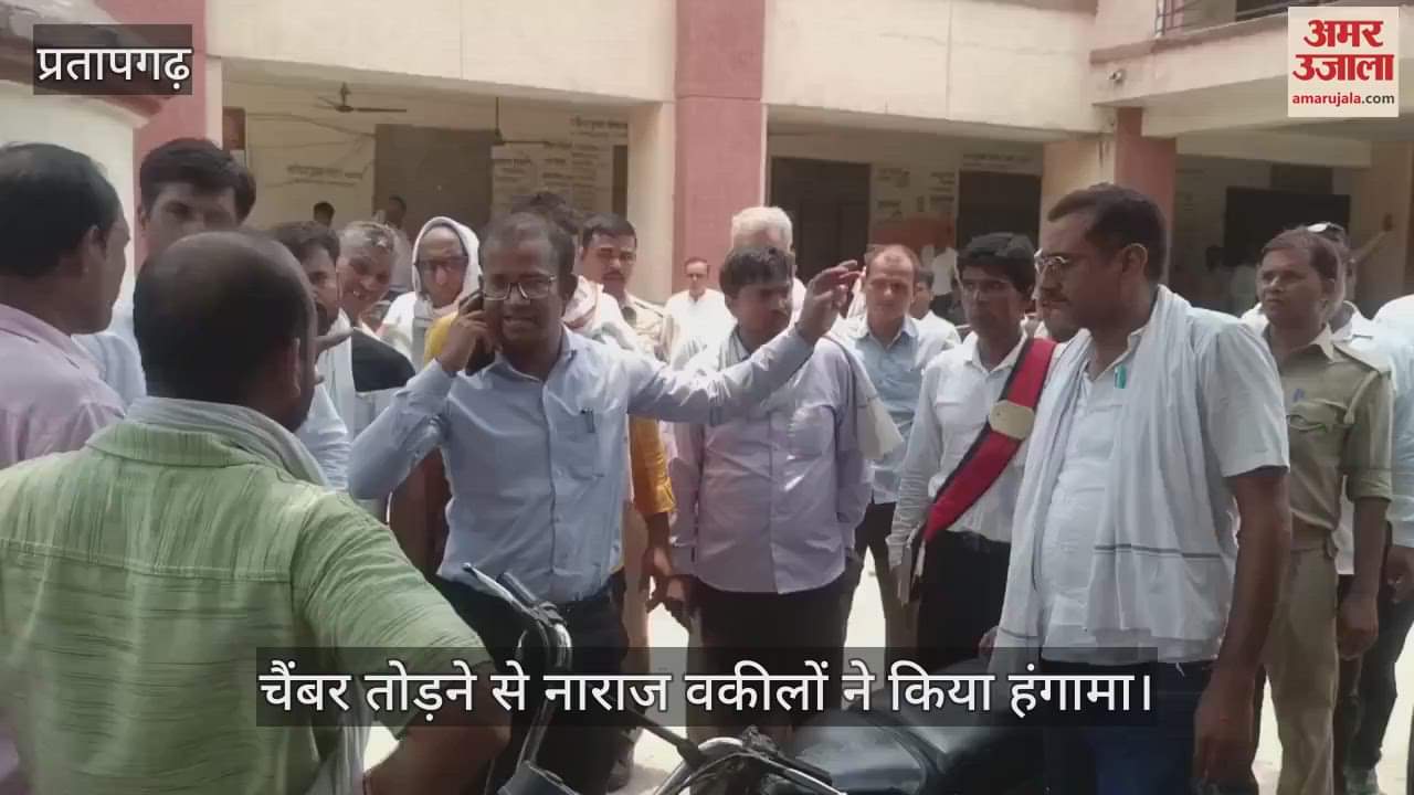 Angry advocates locked the tehsil gate after their chambers were demolished, there was a heated argument with the officials