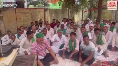 Saharanpur: Farmers continue their protest for the second day demanding payment of fertilizer, electricity and sugarcane