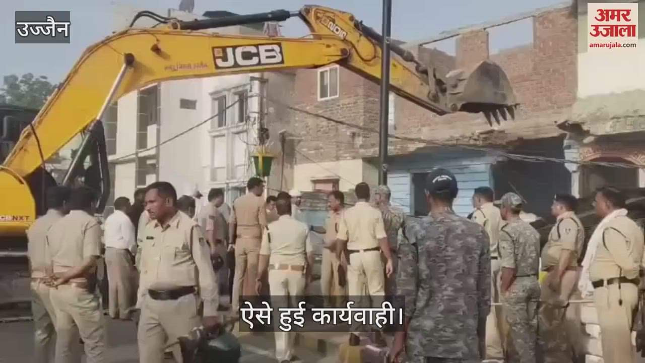 JCB used on illegal construction near Mahakal temple, 7 houses of Begumbagh were demolished