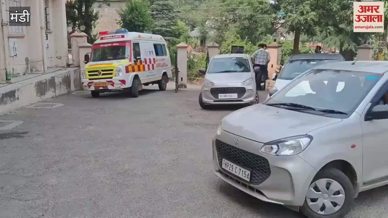 Mandi Car fell into drain in Chanehad near Bharadu of Jogindernagar three injured