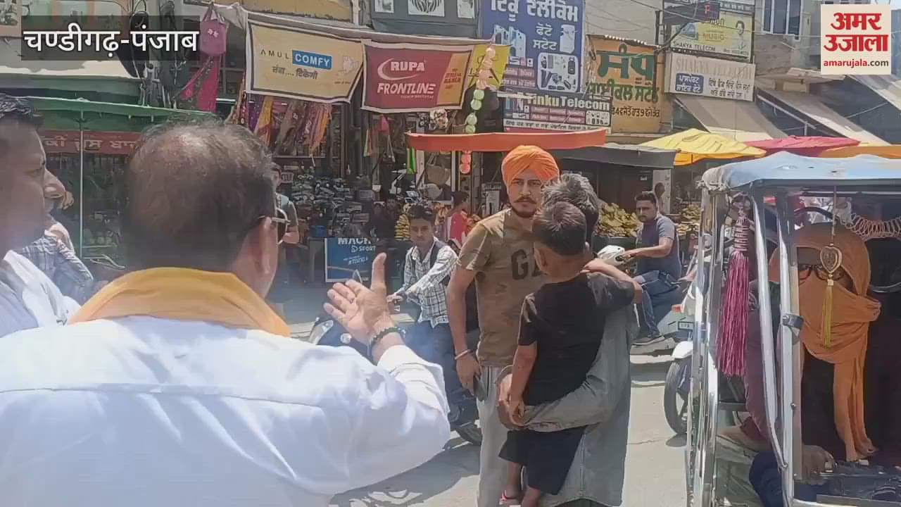 Shivsena workers beat up a youth protesting in Muktsar