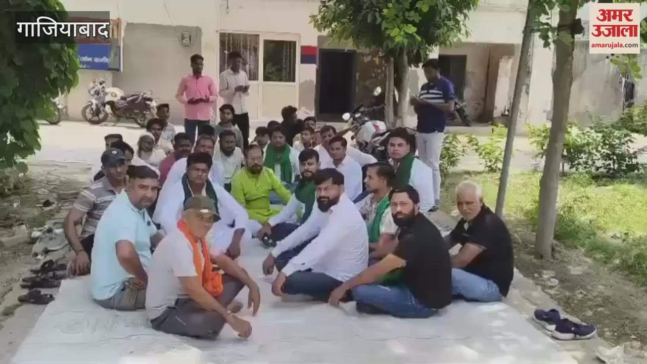 BKU Bhanu workers staging a sit-in protest at Saunda outpost of Niwari police station