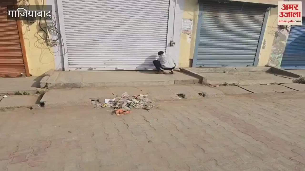 Liquor being sold from under the shutter in Khurja, Bulandshahr, video goes viral