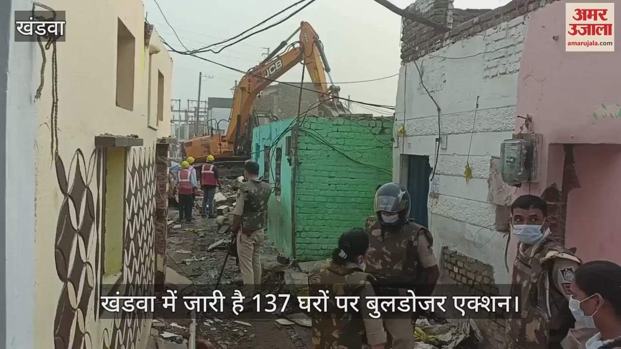 Khandwa News: Administration's bulldozer ran on 137 houses in Shakar Talab area