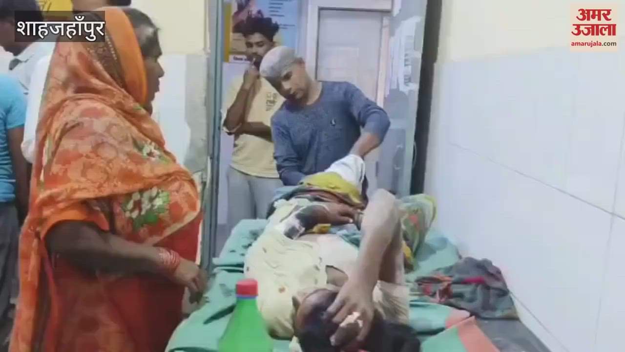 E-rickshaw overturned on the highway in Powayan Shahjahanpur