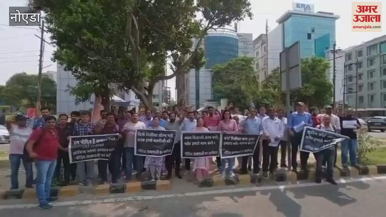 Amrapali home buyers in Greater Noida protest in 40 degree heat