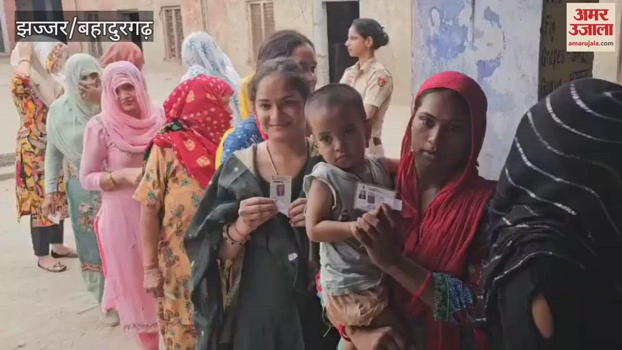Voting for Panchayat elections begins in Bahadurgarh's Badli, voters are enthusiastic despite rain