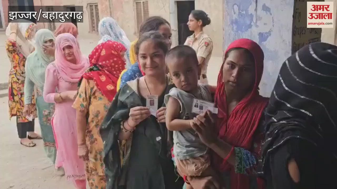 Voting for Panchayat elections begins in Bahadurgarh's Badli, voters are enthusiastic despite rain