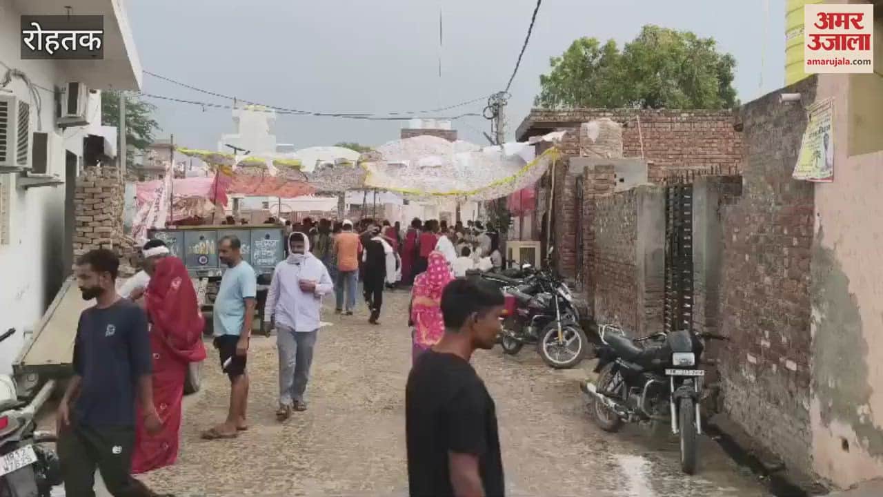 Panchayat by-election in Rohtak, 35 percent voting till noon in Union Minister Manohar Lal's village