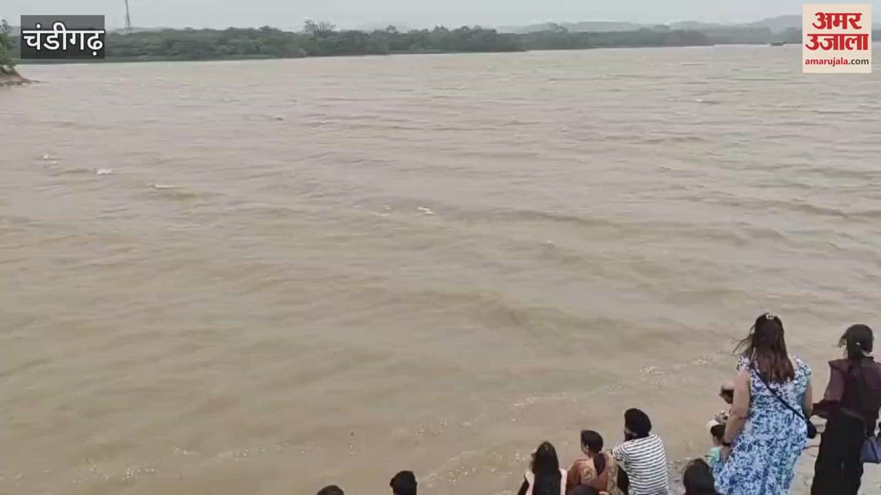 light rain in Chandigarh people come Sukhna lake