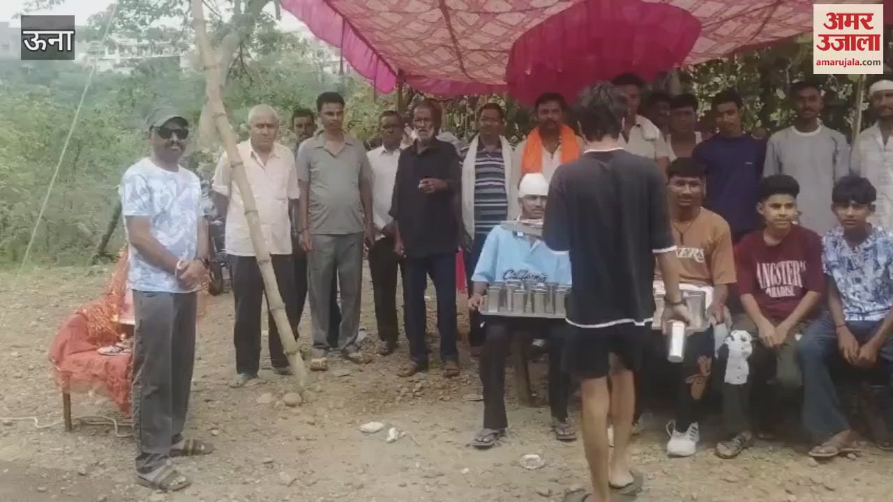 Una Jai Maa Chintapurni Chanauriya family set up a stall on Sankranti distributed cold water and halwa to the devotees
