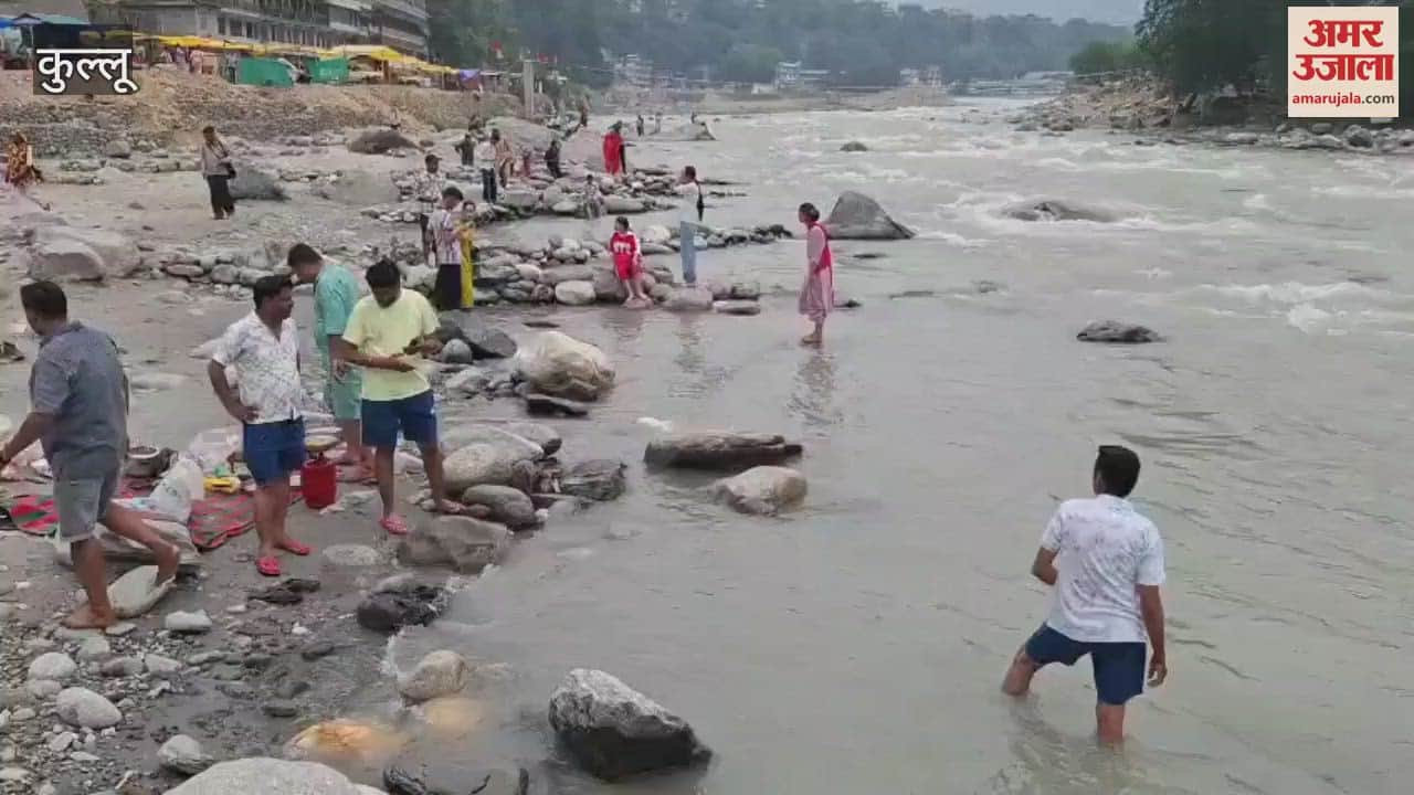 Kullu Administration orders have no effect crowds are gathering on the banks of rivers and streams