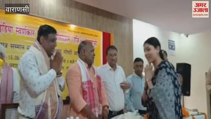 CBSE student Vidushi honored people were mesmerized by her voice