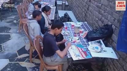 Shimla Students showing their talent by doing live painting in art festival
