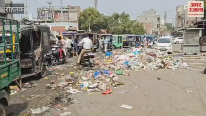 Flood of garbage on the roads in Rohtak, vehicles skidding