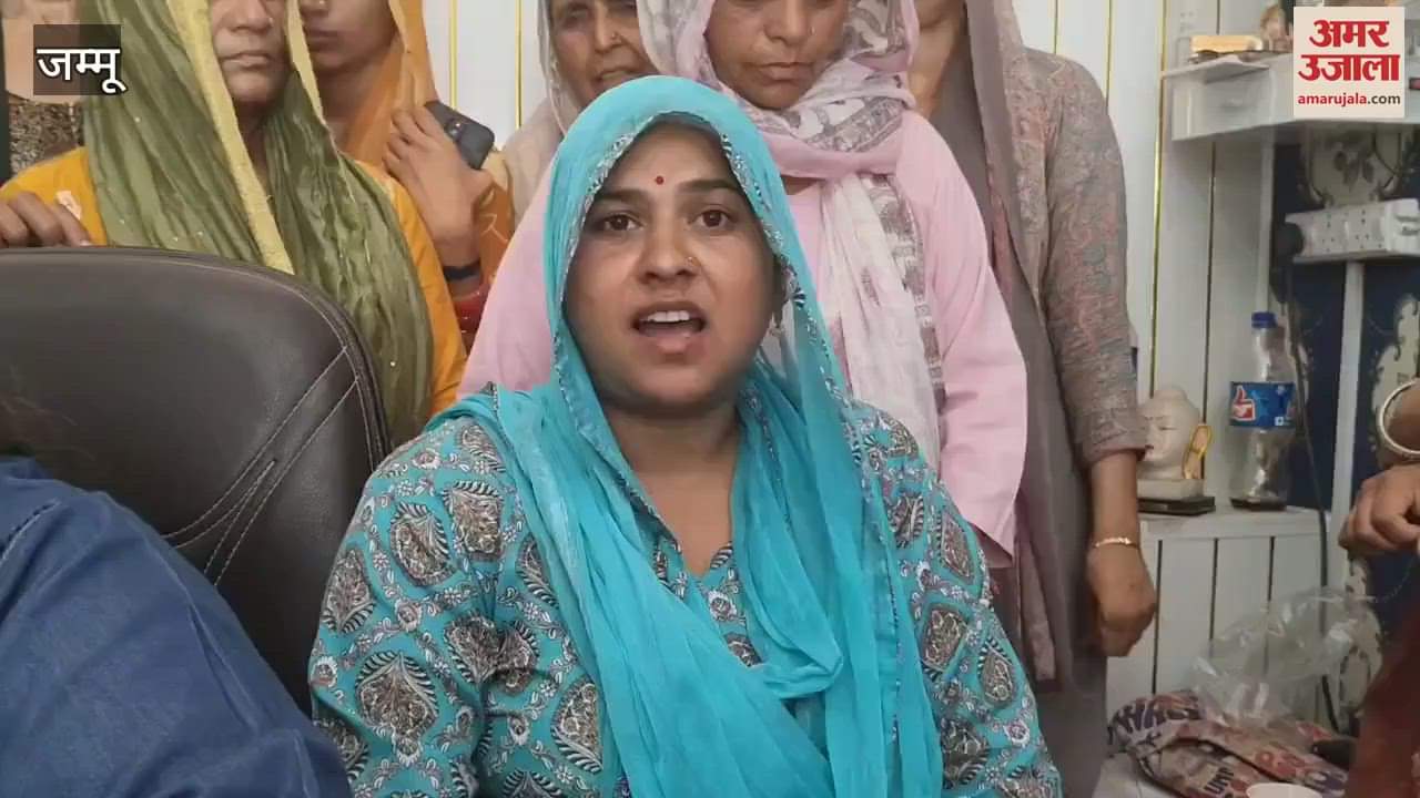 Women who were cheated under the Umeed scheme demanded justice