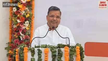 Tourism Minister Jaiveer Singh addressed the welcome and felicitation program of Kailash Mansarovar pilgrims in Ghaziabad