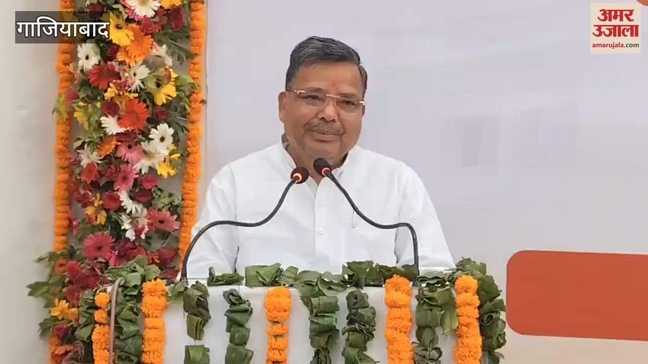 Tourism Minister Jaiveer Singh addressed the welcome and felicitation program of Kailash Mansarovar pilgrims in Ghaziabad