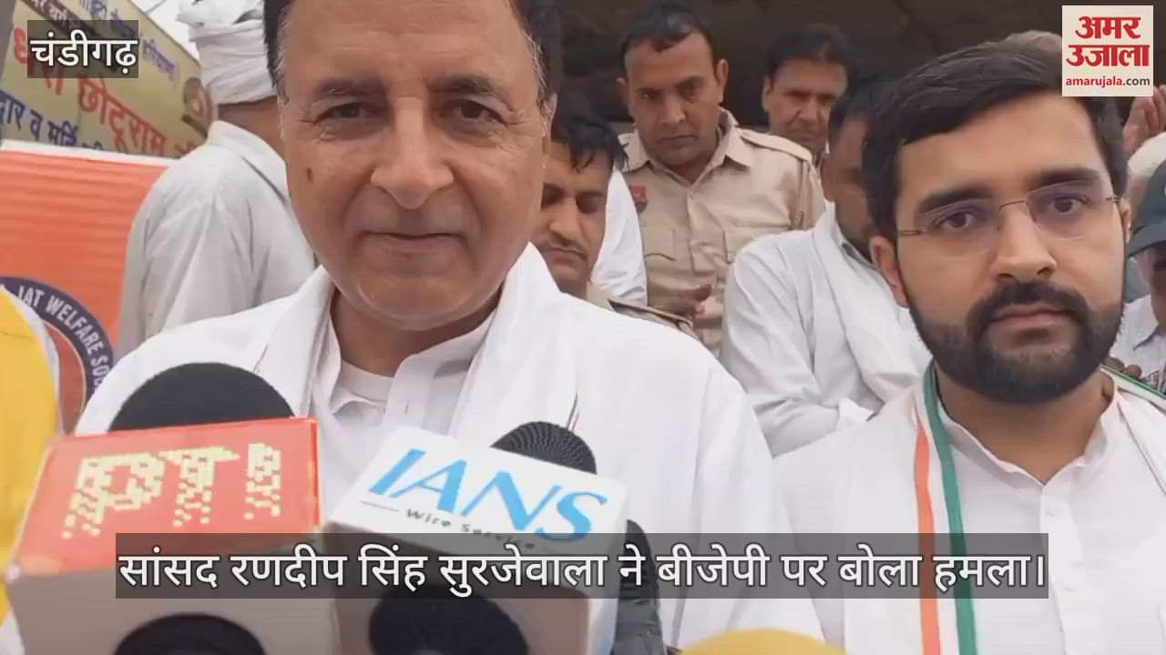Randeep Surjewala supports the protest against the brutality on students