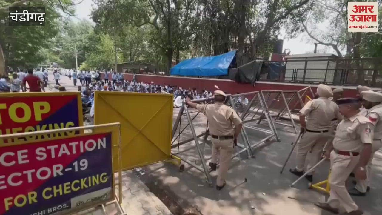 Cab drivers sit on strike in Chandigarh Sector 18