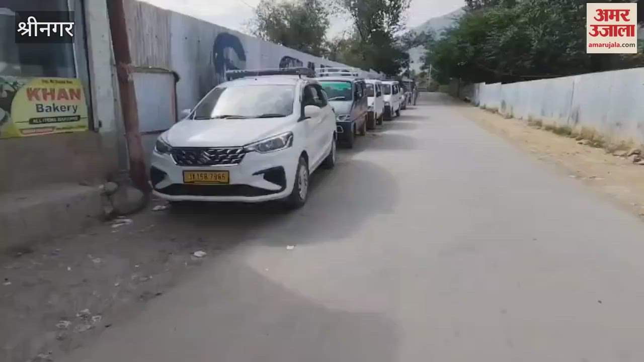 Cab drivers protest in Aragam, urge action against private vehicles on Chapran route