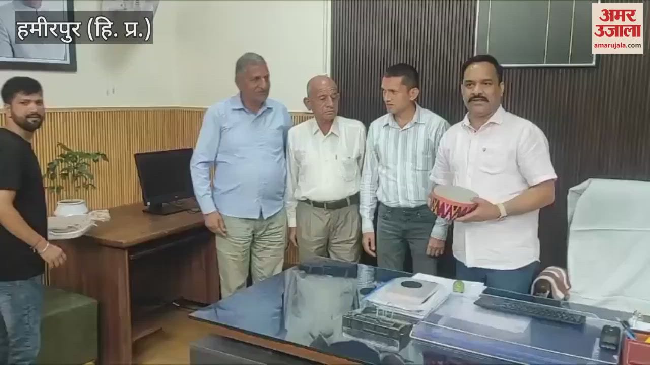 Hamirpur Nardev Singh Kanwar honored paramotor pilot Rahul Garhwal