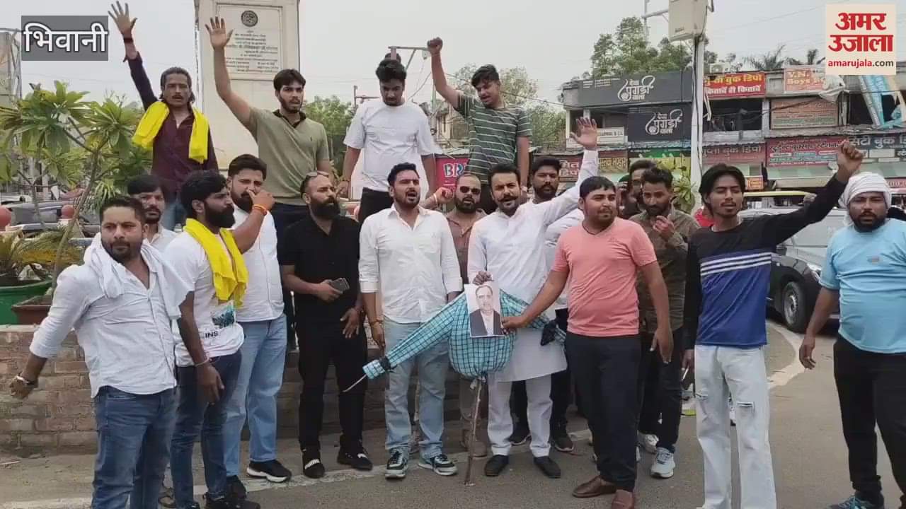 Students and social organizations in Bhiwani expressed anger against lathicharge on students in HAU Hisar