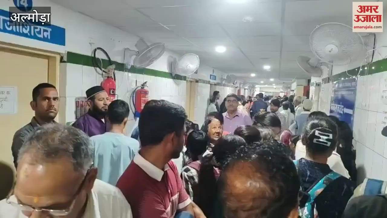Crowd of patients gathered in Almora District Hospital