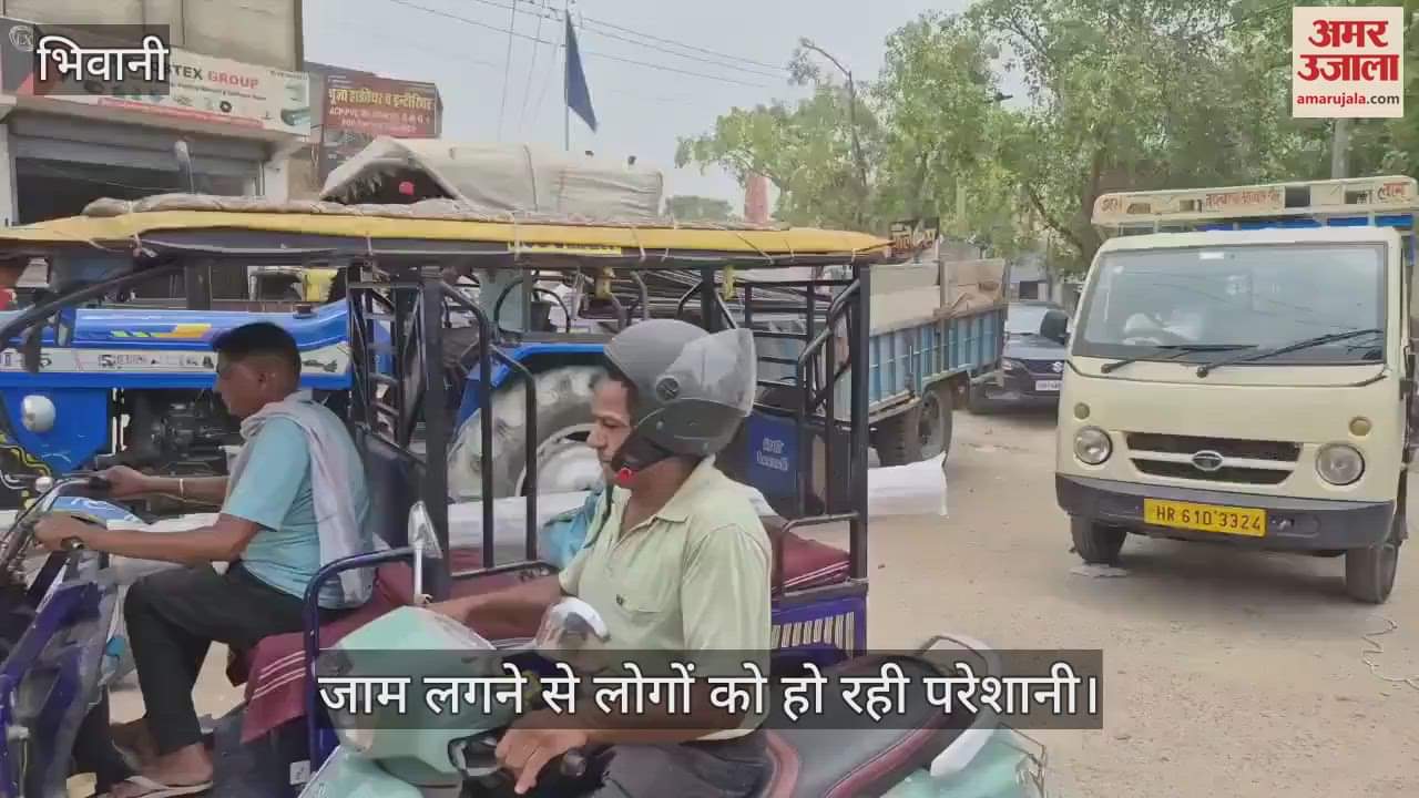 People are facing problems due to traffic jam