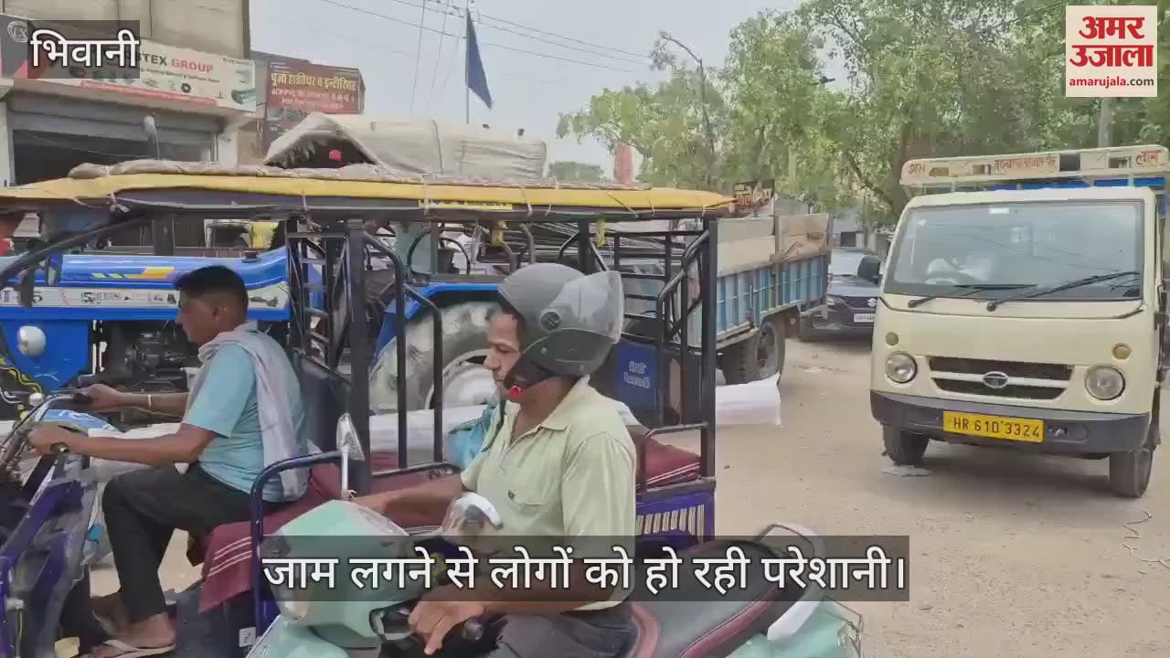 People are facing problems due to traffic jam