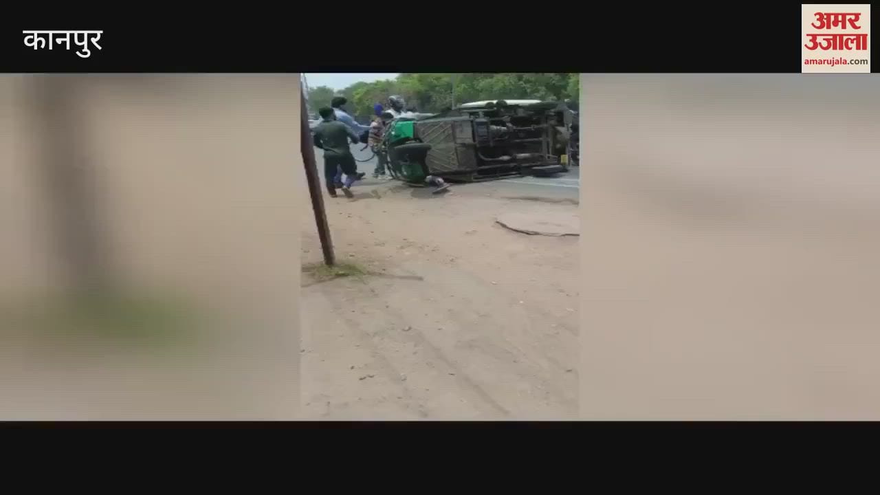 Tempo overturned while trying to save a bike rider in Kanpur