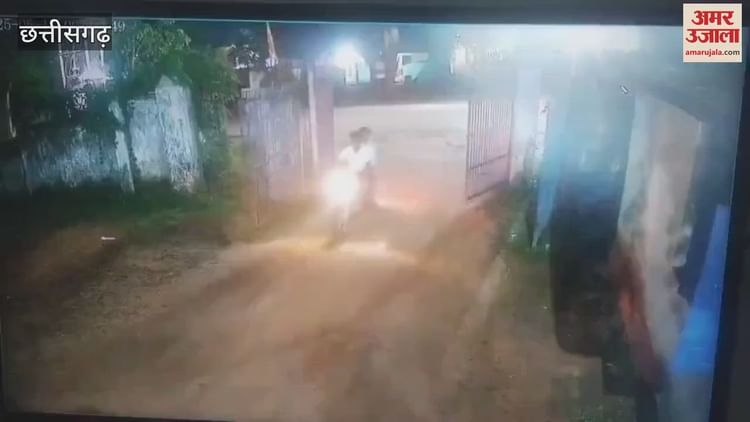 जशपुर में अनोखा मामला: फरियादी से मारपीट, पुलिसकर्मी को कुत्ते से कटवाया, सीसीटीवी कैमरे में कैद हुई घटना