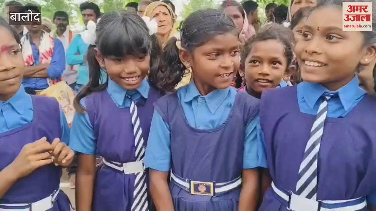 Children in Balod disappointed due to departure of the teacher