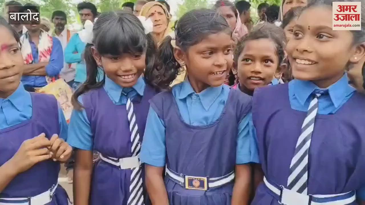 Children in Balod disappointed due to departure of the teacher