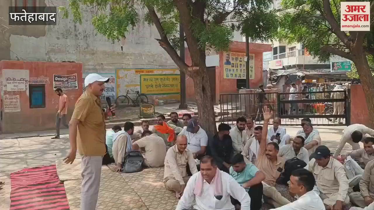 Fatehabad roadways blocked for the second day in conductor assault case, passengers troubled