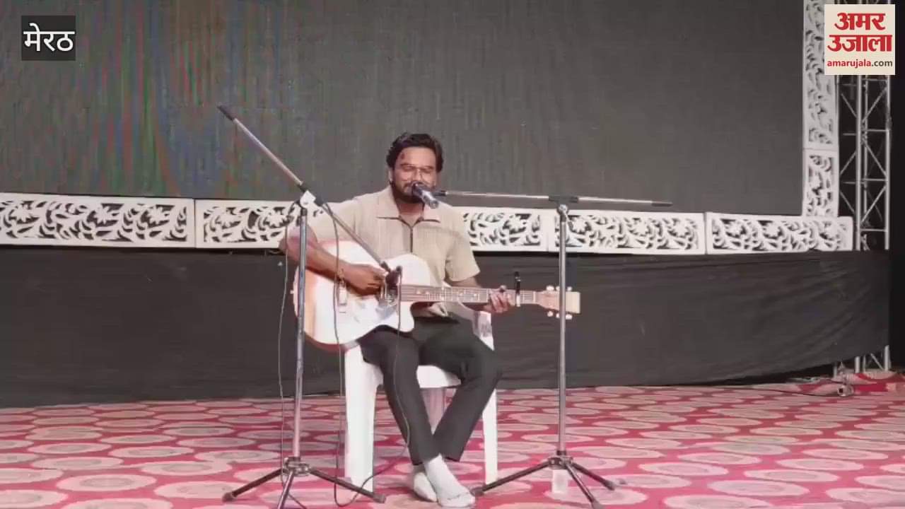 Singer Mayank Bhardwaj gave a performance at Patel Mandap of Nauchandi Mela Sthal