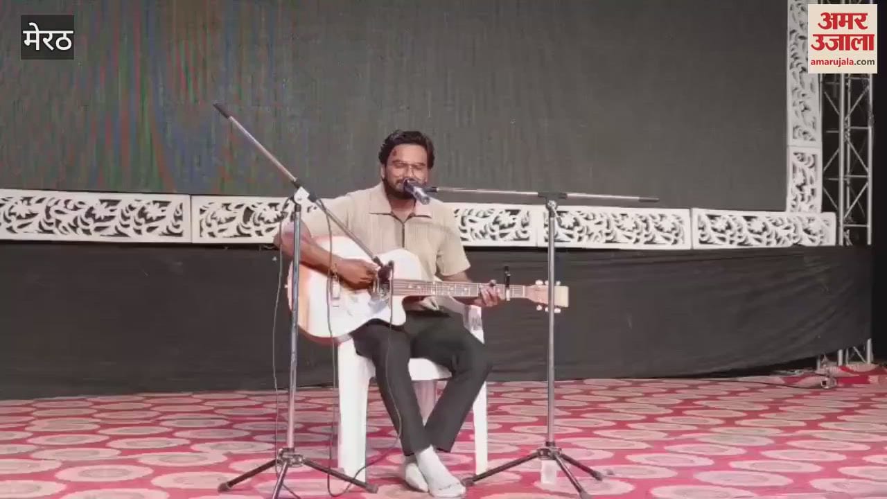 Singer Mayank Bhardwaj gave a performance at Patel Mandap of Nauchandi Mela Sthal