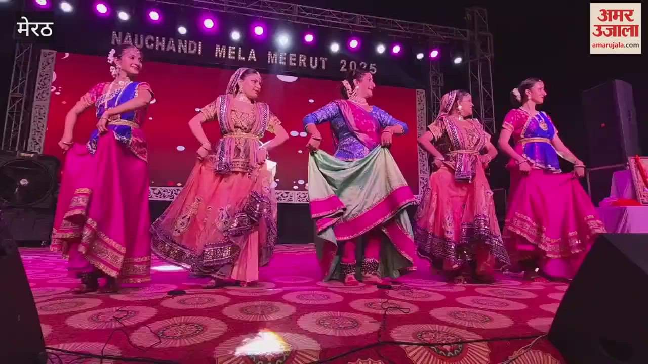 Kathak artists of Subharti University gave a wonderful performance at Patel Mandap in Nauchandi, Meerut