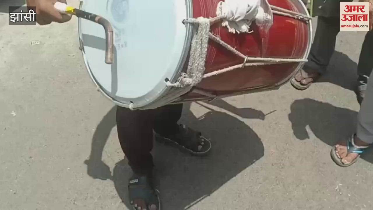 A procession was taken out from Rani Mahal on the sacrifice day of Maharani Laxmibai in Jhansi