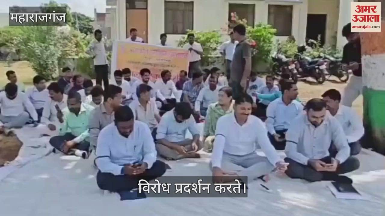 Engineers Association officials expressed their protest by wearing black bands