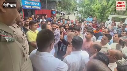 Police Station Gherao Due to No Action in the case of taxi driver death in Okhalkanda Police Station Gherao Due to No Action in the case of taxi driver death in Okhalkanda