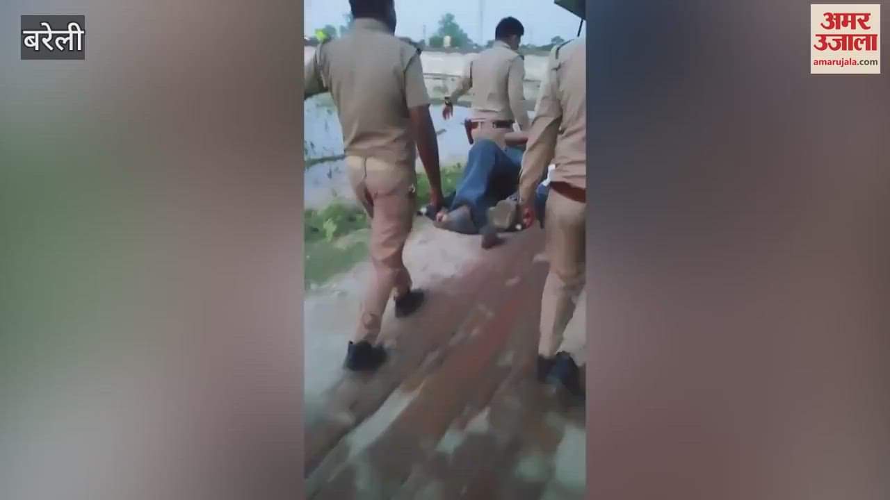 Police caught three robbers in an encounter in Bareilly