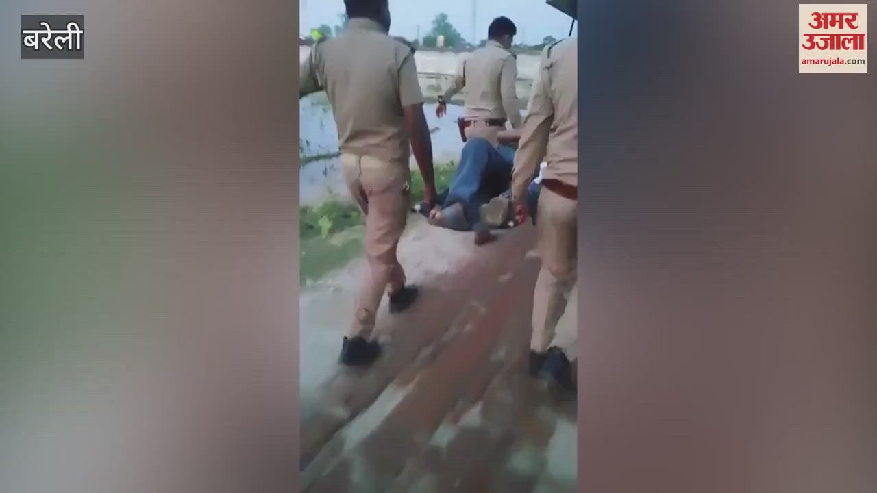 Police caught three robbers in an encounter in Bareilly
