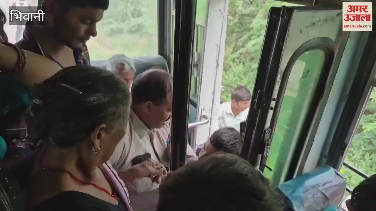 Clash between flying squad personnel and youth in roadways bus in Bhiwani